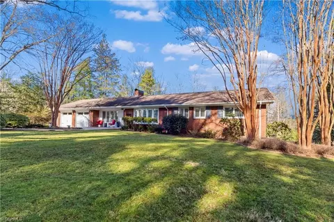 741 Country Club Rd, Mount Airy, NC 27030