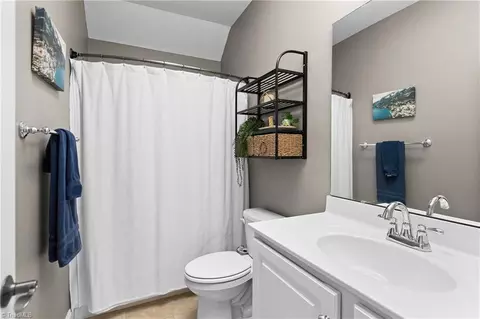 Bath - 7356 Belmont Dr, Trinity, NC 27370 photo 4 of 6