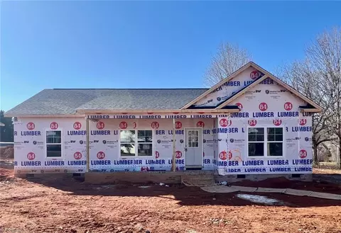 112 Vogler Dr, Winston Salem, NC 27107