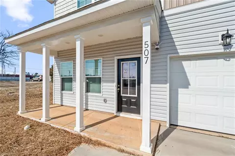 507 Grimes Ave E, High Point, NC 27260 photo 4