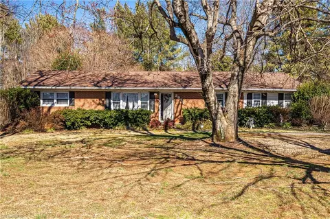 3877 Forest Valley Dr, Winston Salem, NC 27105