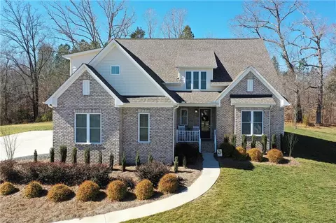 319 W Pipers Rdg W, Winston Salem, NC 27127