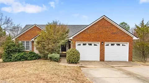 6933 Lawrence Farm Ln, Randleman, NC 27317