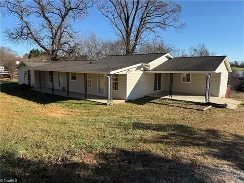 2115 Ararat Rd, Ararat, NC 27007