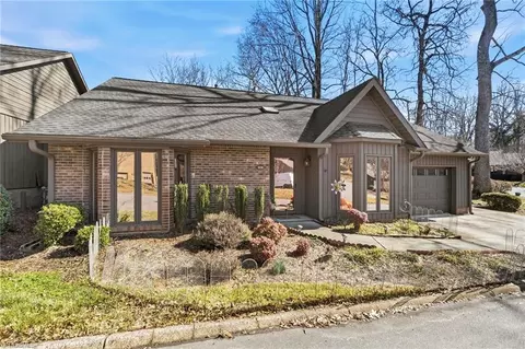 406 Chadbourne Ct, Winston Salem, NC 27104