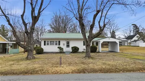 308 Walter Chambers St, Eden, NC 27288