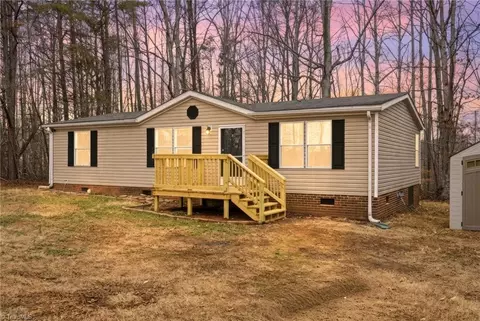 2025 Hickory Fork Rd, Walnut Cove, NC 27052