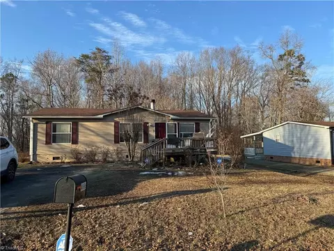 4886 Oak Branch Ln, Walkertown, NC 27051