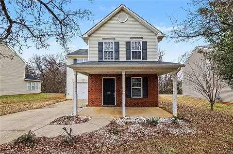 5205 Mystic Oak Dr, Browns Summit, NC 27214