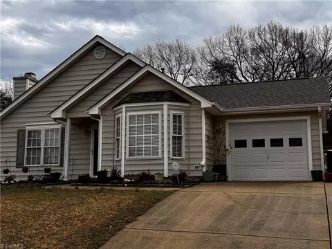 7 Crestbrook Ct, Greensboro, NC 27455