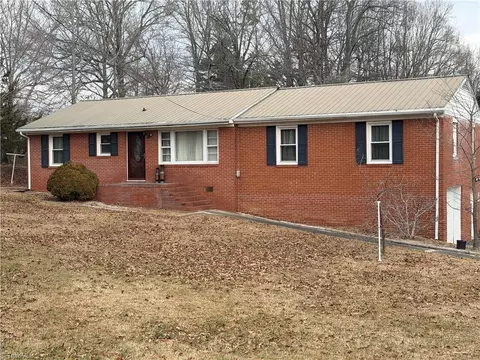 1105 Springfield Rd, High Point, NC 27263