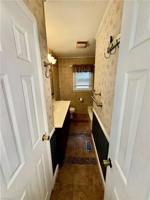Bath - 1105 Springfield Rd, High Point, NC 27263 photo 1 of 2