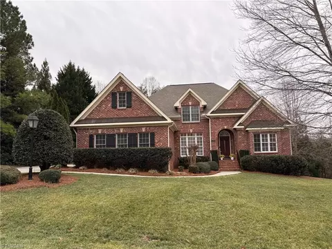 7637 Henson Forest Dr, Summerfield, NC 27358