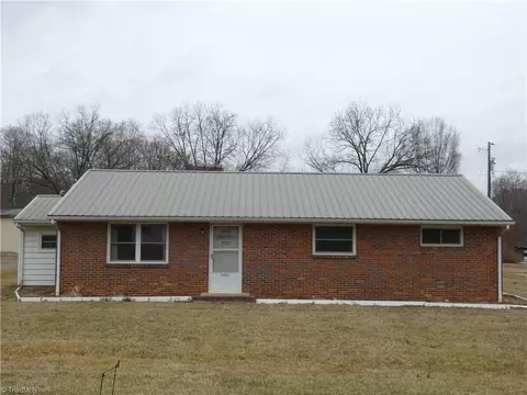2237 Courtney Huntsville Rd, Yadkinville, NC 27055