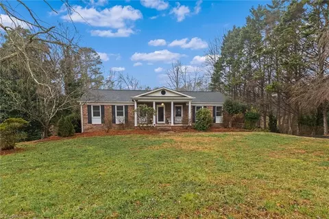 146 Foxcroft Dr, Mount Airy, NC 27030