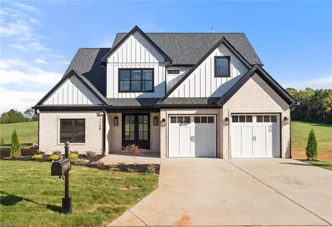 1348 Maple Chase Ln, Winston Salem, NC 27106