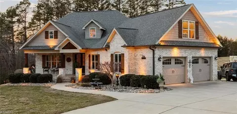 536 Black Mountain Rd, Pilot Mountain, NC 27041