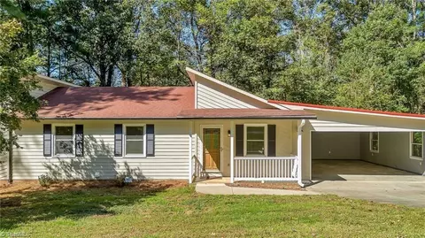 Exterior - 149 Stonebridge Rd, Purlear, NC 28665 photo 3 of 8