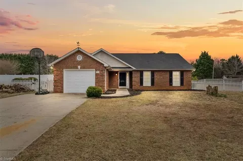 5190 Robin Ln, Randleman, NC 27317