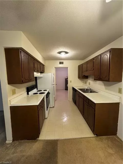 2200 Sunderland Rd #135K, Winston Salem, NC 27103