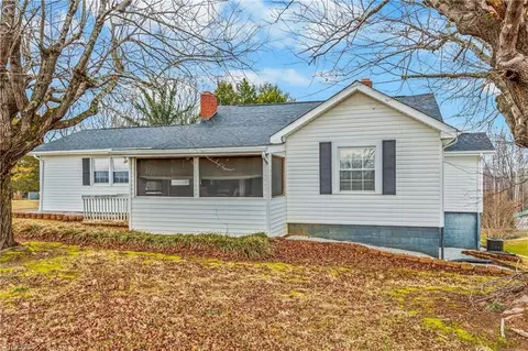 842 Red Brush Rd, Mount Airy, NC 27030