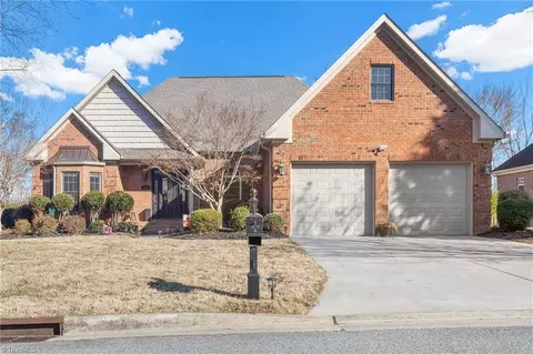 108 Breckenridge Dr, Thomasville, NC 27360