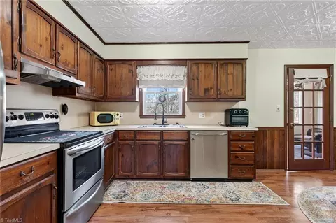 Kitchen - 3838 Beech Cir, Trinity, NC 27370 photo 2 of 2