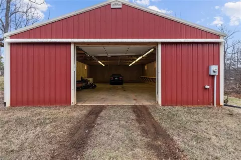 Exterior - 1096 Corner Rd, Pinnacle, NC 27043 photo 6 of 7