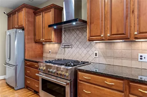 Kitchen - 1096 Corner Rd, Pinnacle, NC 27043 photo 3 of 5