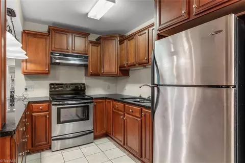 Kitchen - 1096 Corner Rd, Pinnacle, NC 27043 photo 5 of 5