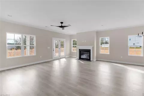 Living - 502 Beeson Ct, Clemmons, NC 27012 photo 2 of 5