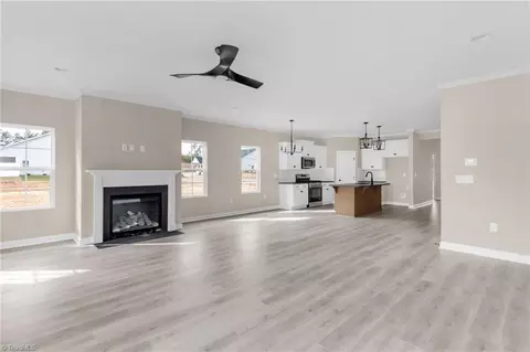 Living - 502 Beeson Ct, Clemmons, NC 27012 photo 3 of 5