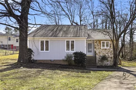 7 Pear Tree Ct, Greensboro, NC 27401