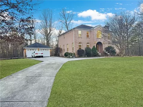 5050 Harvest Rd, Mcleansville, NC 27301