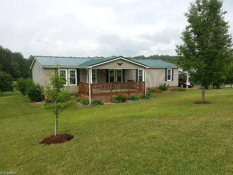 43 Wolf Creek Ln, Ararat, VA 24053