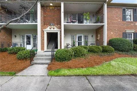 4 Fountain Manor Dr #A, Greensboro, NC 27405
