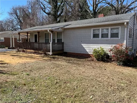 500 Pontiac Dr, Thomasville, NC 27360