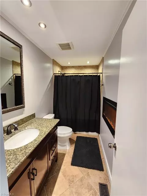 Bath - 5030 Brook Cir, Archdale, NC 27263 photo 1 of 1