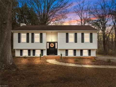 1335 Lynndale Dr, Winston Salem, NC 27106