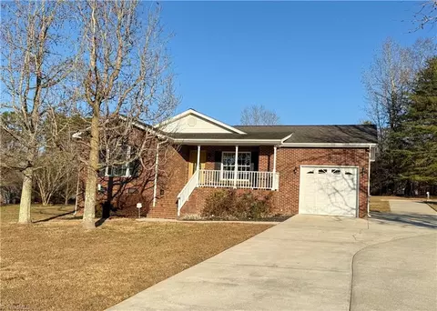 519 Salem Ridge Dr, Randleman, NC 27317