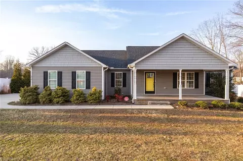 572 Anderson Rd, Eden, NC 27288