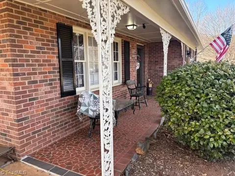 927 Shingle Gap Rd, Purlear, NC 28665