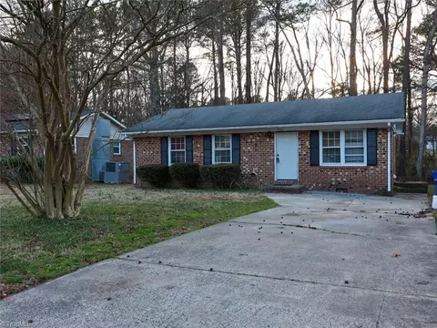 3506 Four Seasons Dr, Durham, NC 27707
