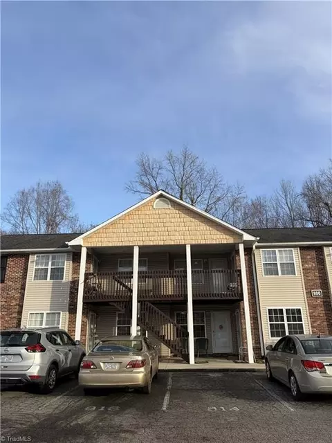 818 Westbrook Ct, Archdale, NC 27263