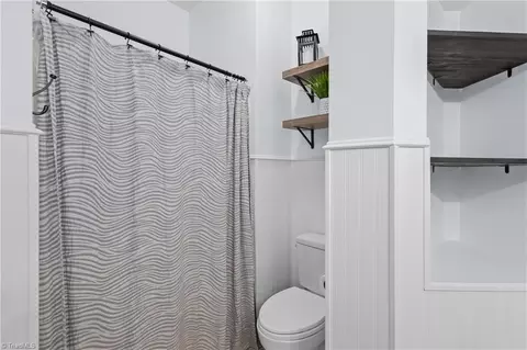 Bath - 3912 Wesseck Rd, High Point, NC 27265 photo 2 of 6