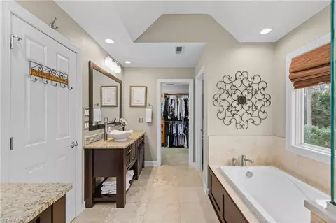 Bath - 3912 Wesseck Rd, High Point, NC 27265 photo 4 of 6
