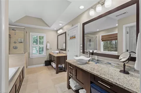 Bath - 3912 Wesseck Rd, High Point, NC 27265 photo 3 of 6