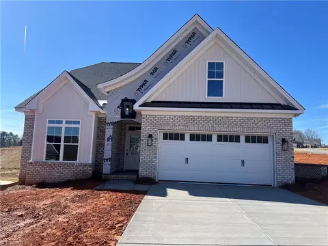 6047 Haywood St, Clemmons, NC 27012