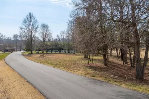 615 Burning Tree Cir, High Point, NC 27265 photo 5