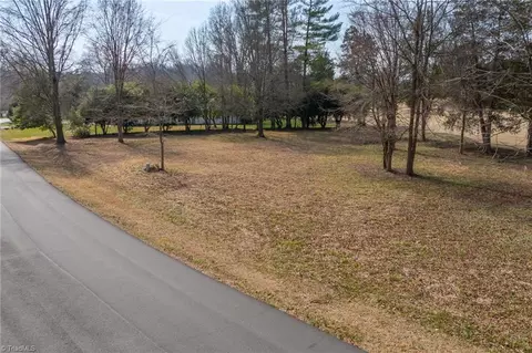 615 Burning Tree Cir, High Point, NC 27265 photo 6